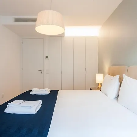 Flh Chiado Sunny Apartmán *